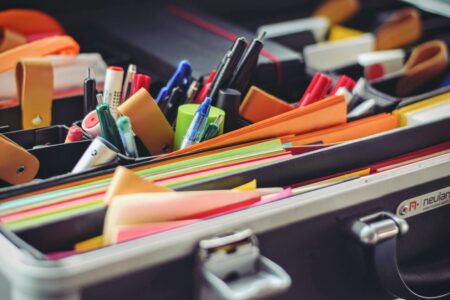 Büroartikel finden sich in einem Paper-Shop